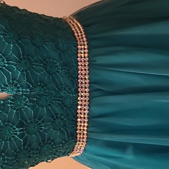 Beautiful  dress / size 3  color green - Picture 4 of 8